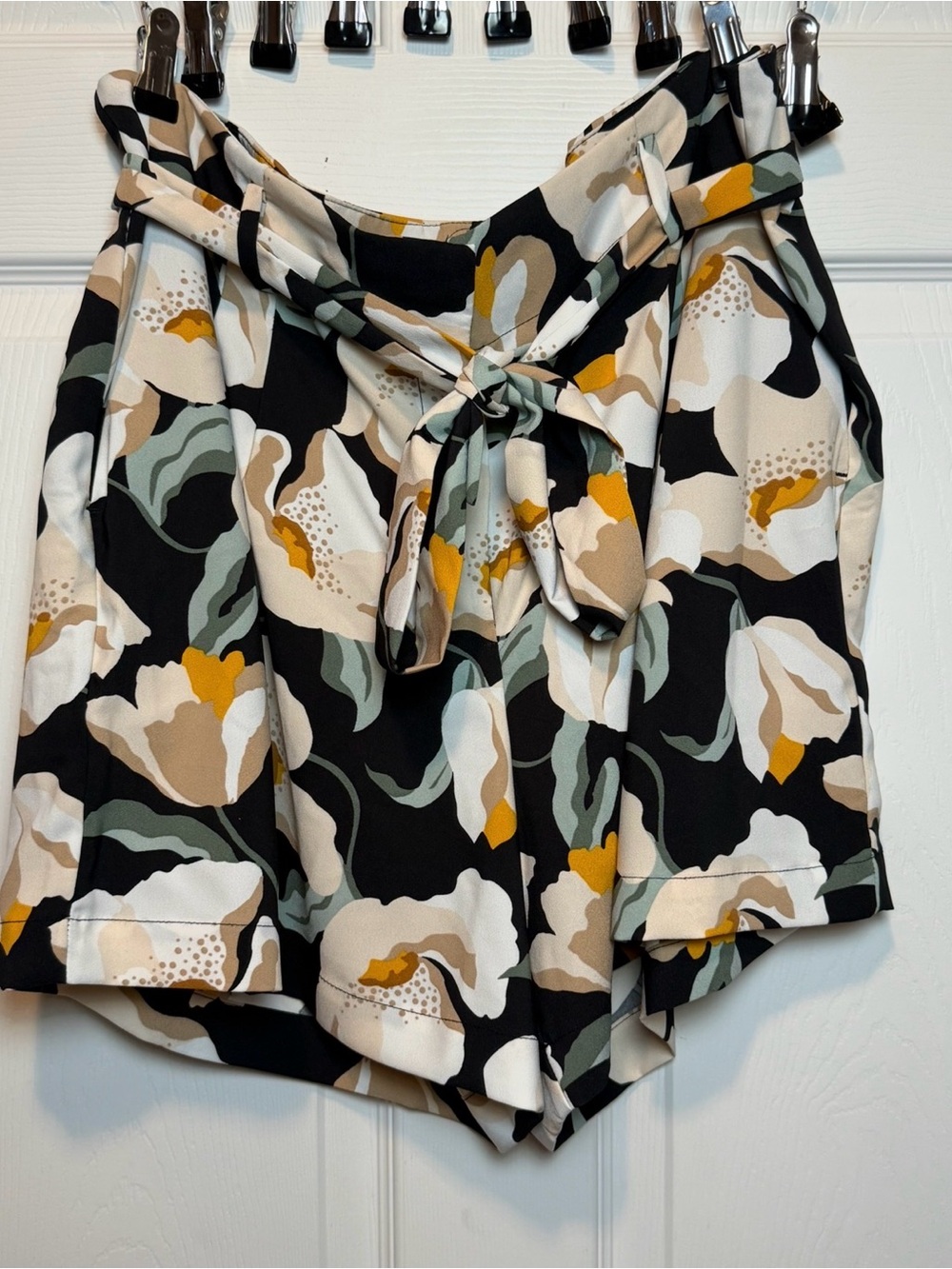 Ann Taylor The Tie Waist Shorts NWOT Sz 16